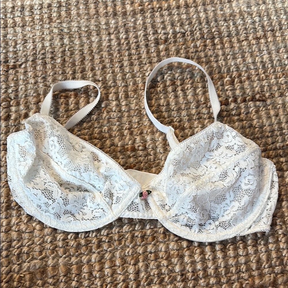 Doen White Lace Bra with Adjustable Straps